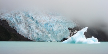 iceberg in Berg Lake