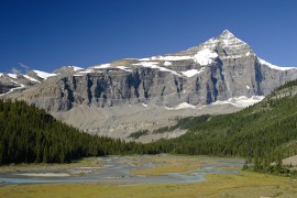 Berg Lake valley